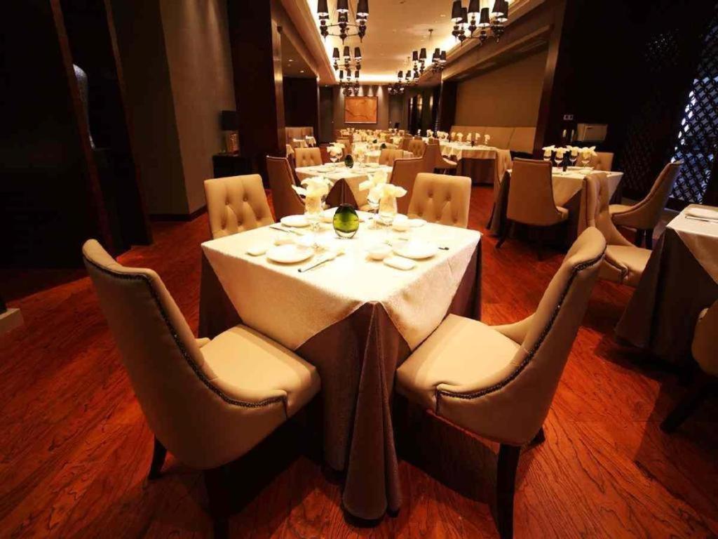 Haiyang Shenglong Jianguo Hotel Fengcheng  Bagian luar foto