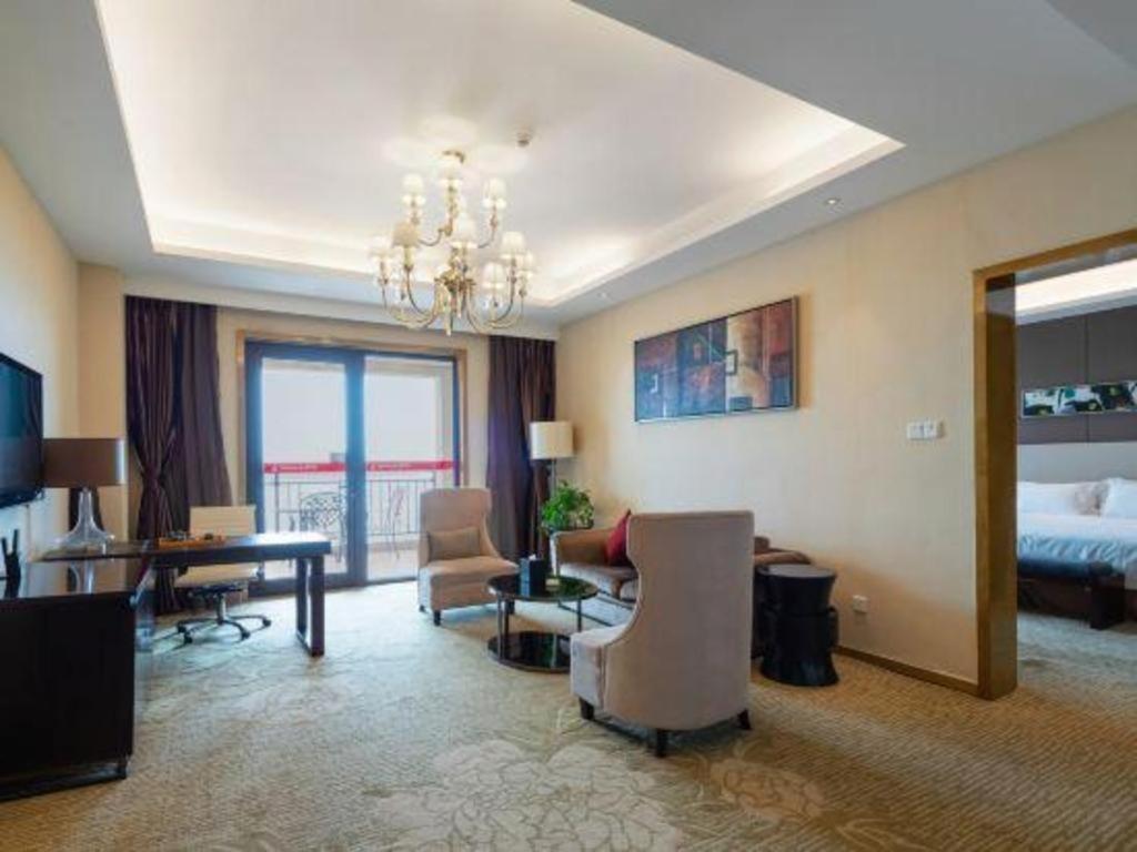 Haiyang Shenglong Jianguo Hotel Fengcheng  Bagian luar foto