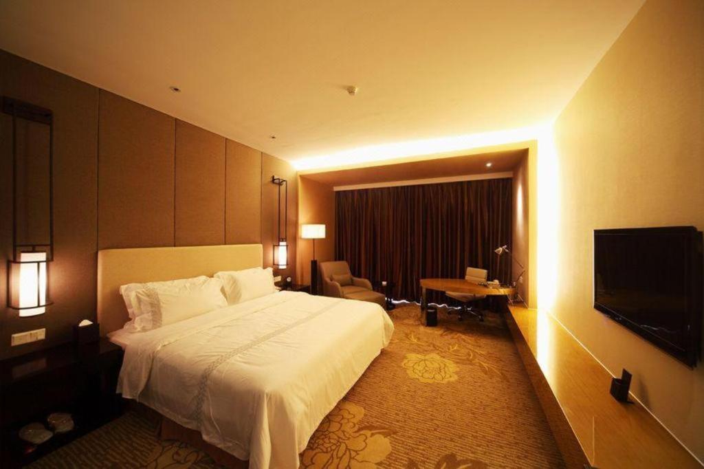 Haiyang Shenglong Jianguo Hotel Fengcheng  Bagian luar foto