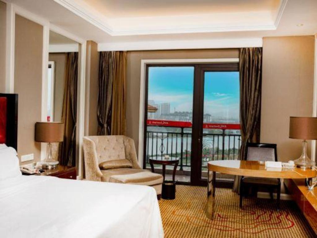 Haiyang Shenglong Jianguo Hotel Fengcheng  Bagian luar foto