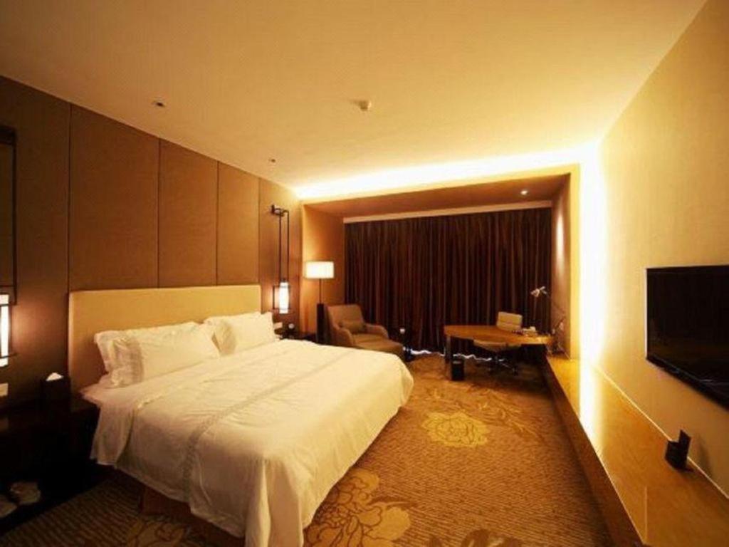 Haiyang Shenglong Jianguo Hotel Fengcheng  Bagian luar foto