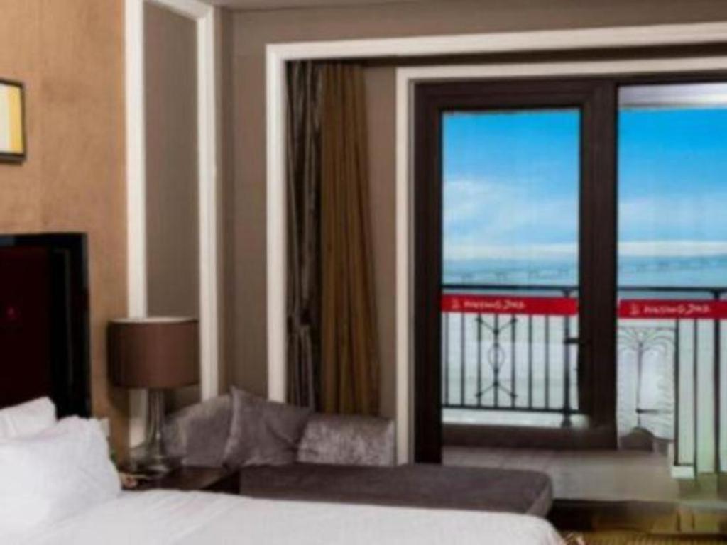 Haiyang Shenglong Jianguo Hotel Fengcheng  Bagian luar foto